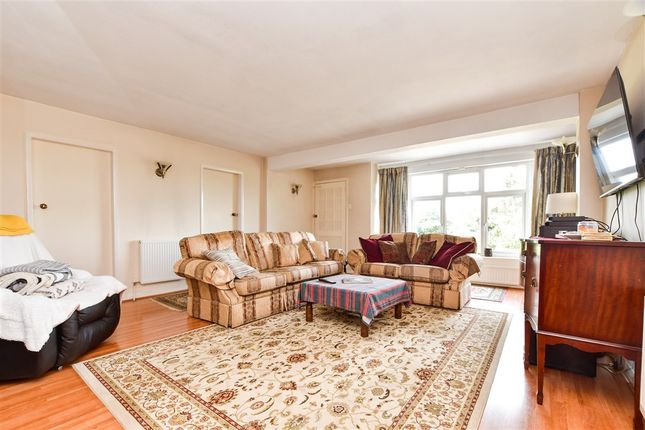 5 bed detached house