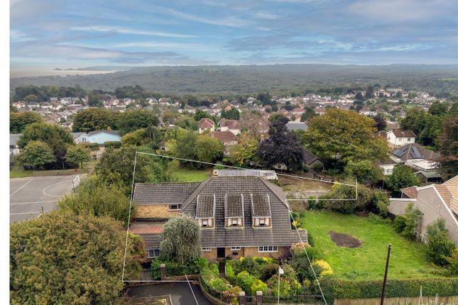 5 bed detached house