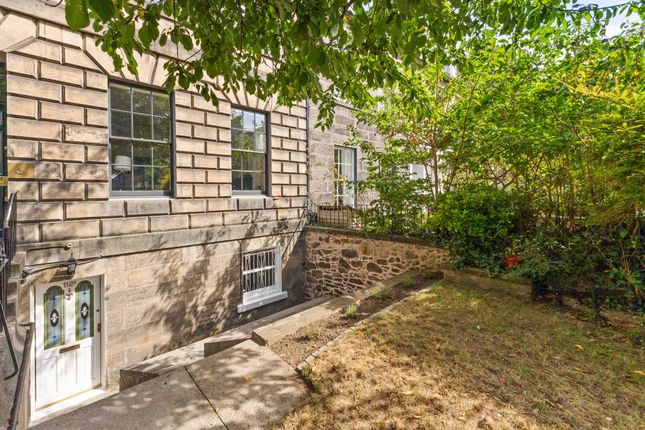 112A, Newhaven Road, Edinburgh, EH6 4BR 2 bed flat for sale