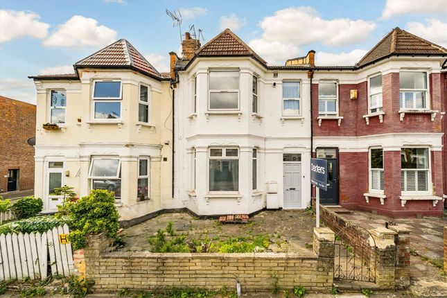 Myddleton Road, London N22 3 bed flat for sale