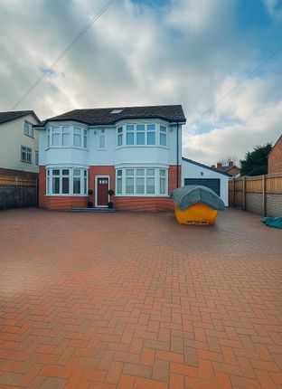 5 bed detached house
