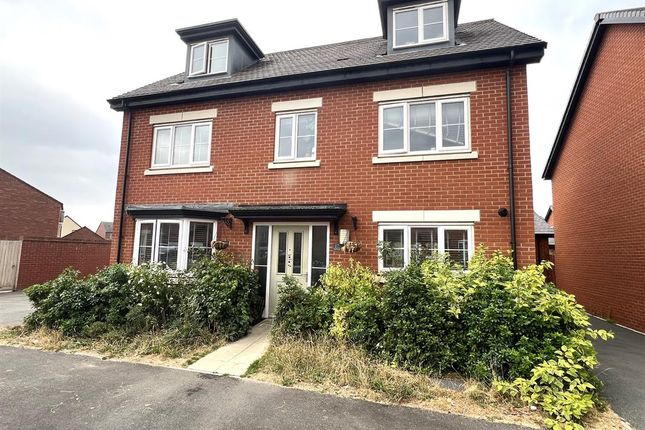 17 Centurion Drive, Kempsey... 5 bed detached house for sale