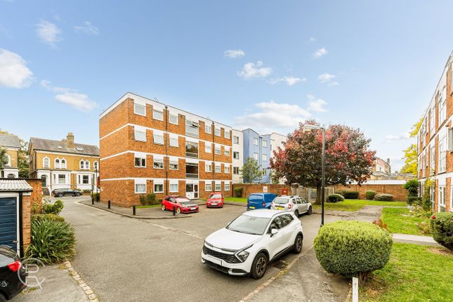 Silverdale Close, London, W7 2 bed apartment for sale