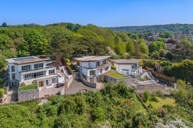 5 bed detached house