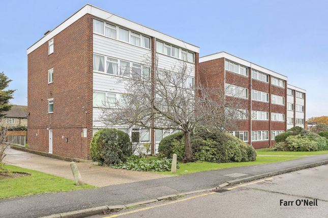 Long Green, Chigwell, IG7 2 bed flat for sale
