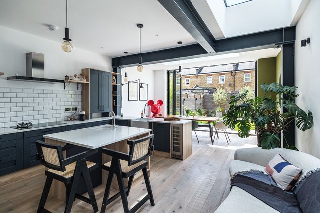 5 bed terraced house