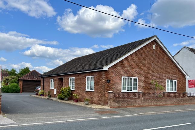 High Street, Walcott, Lincoln... 3 bed detached bungalow for sale