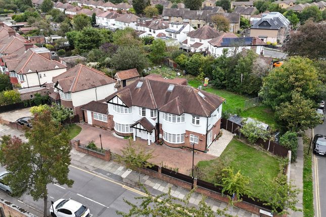 Chalkwell Park Avenue, Enfield EN1 8 bed detached house for sale