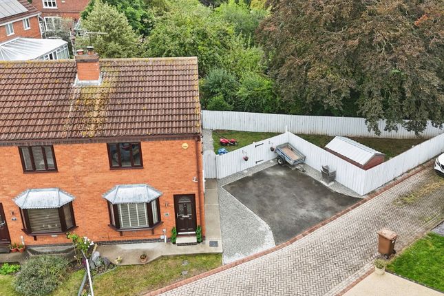 Elm Avenue, Burstwick, Hull, HU12 9HX 2 bed semi