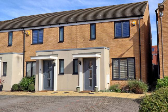 Falcon Avenue, South Ockendon RM15 3 bed end of terrace house for sale