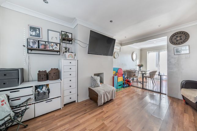 Settington Avenue, Chatham, Kent 2 bed semi