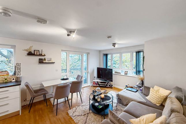 Lockwood Court, Borehamwood 2 bed flat for sale