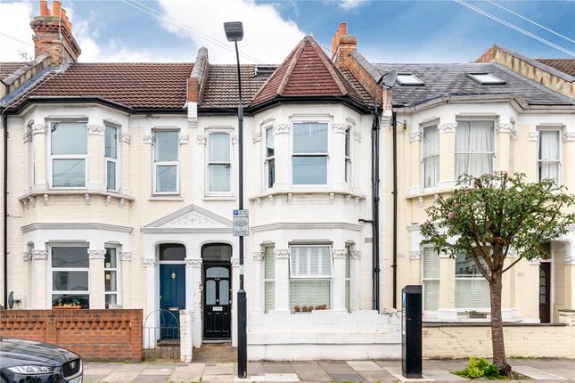 Bronsart Road, Fulham, London 2 bed flat for sale