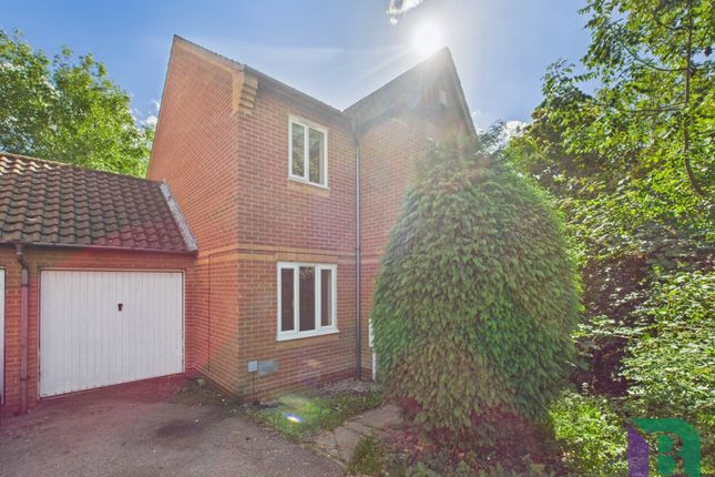 Orpington Grove, Milton Keynes MK5 3 bed link detached house for sale