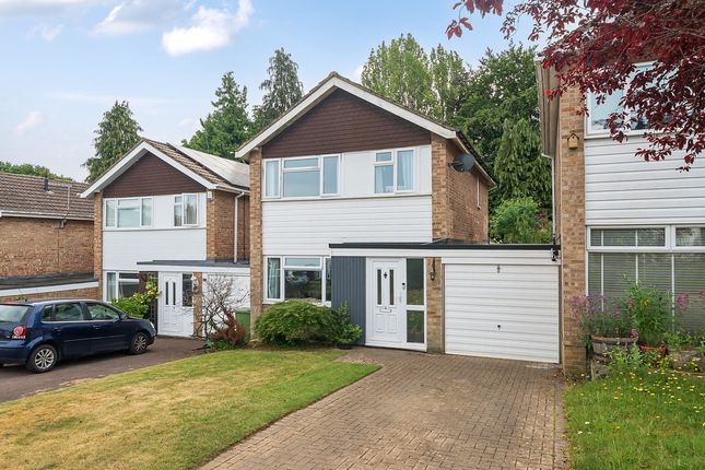 3 bedroom link detached house for sale