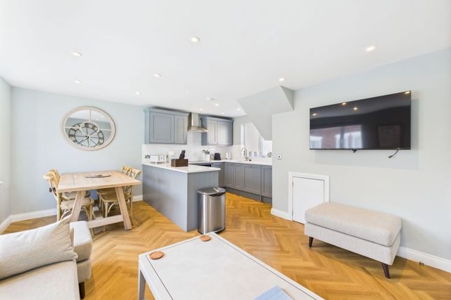 Sea Apartment, 6 Bridge Street 2 bed apartment for sale