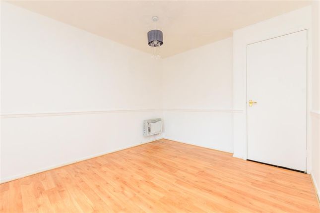 Damigos Road, Gravesend, Kent 1 bed ground floor maisonette for sale