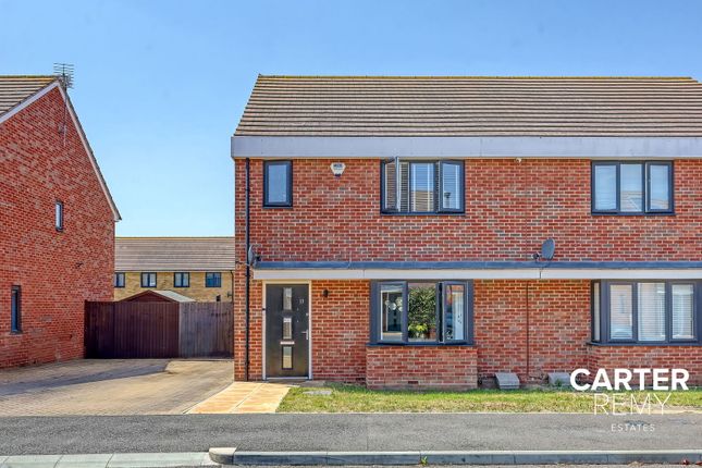 Sandpiper Close, East Tilbury, RM18 3 bed semi