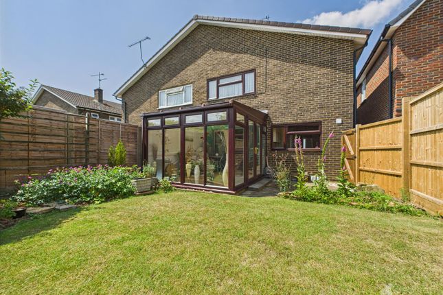 Hollyshaws, Longmeadow, Stevenage SG2 3 bed semi