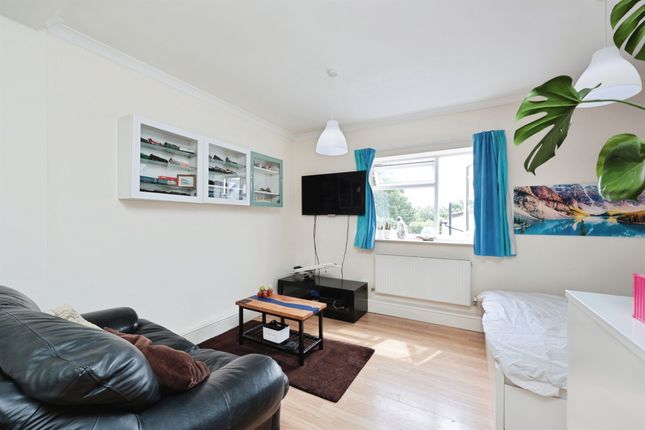 Studio flat for sale