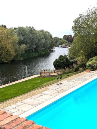 6 bedroom semi-detached house for sale