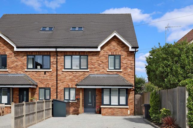 Mayflower Way, Beaconsfield, HP9 4 bed semi