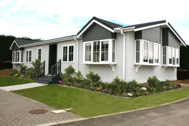 Brownfield Gardens, Berkshire SL6 2 bed detached house for sale