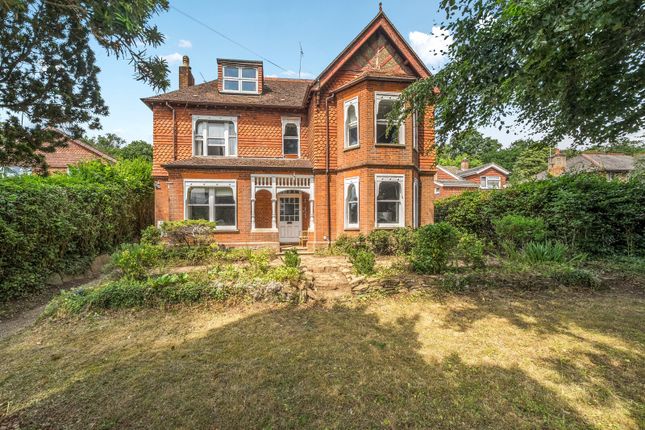 Peperharow Road, Godalming, GU7 4 bed flat for sale