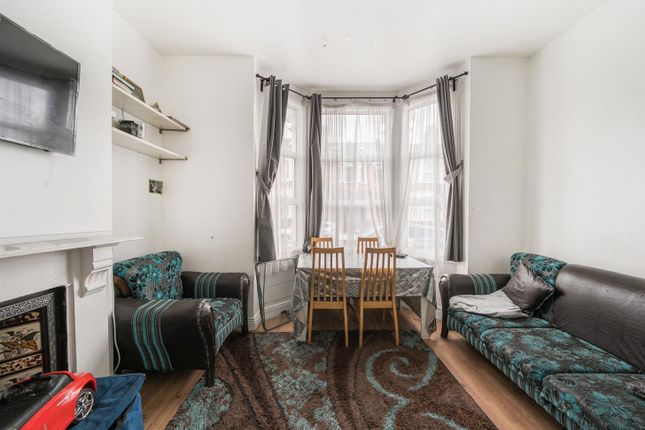 Pine Road, London, NW2 2 bed flat for sale