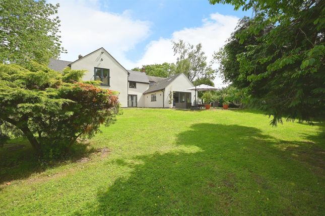 6 bedroom detached house for sale