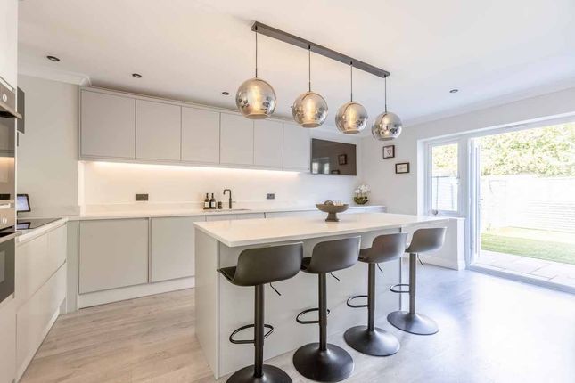 Winch's Meadow, Burnham SL1 3 bed terraced house for sale