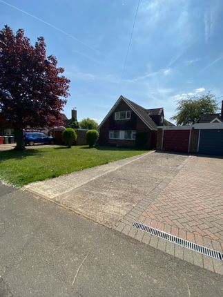 Farnham Lane, Slough 4 bed detached bungalow for sale