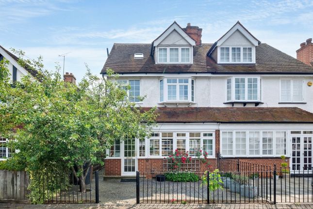 Cedar Avenue, Chelmsford CM1 4 bed semi