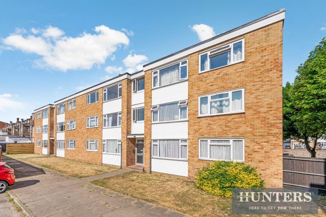 Tolworth Rise South, Surbiton 2 bed flat for sale