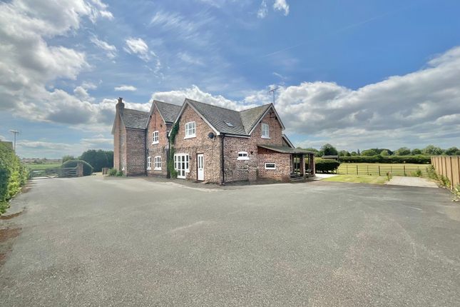 Whites Lane, Weston, CW2 6 bed detached house for sale