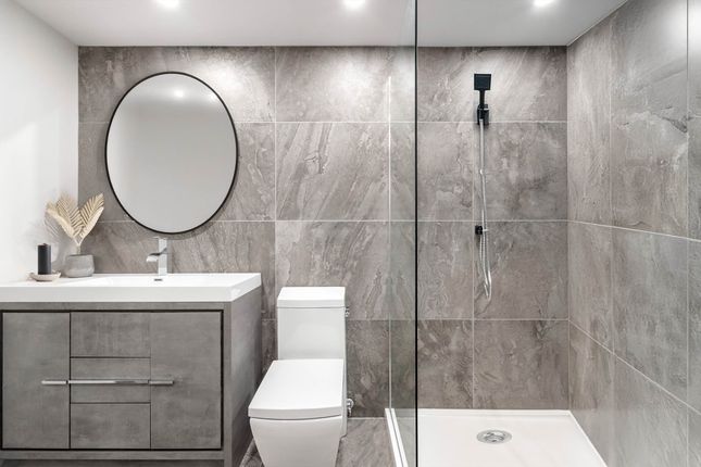 at Buy To Let Slough Flat, Buy to Let... 2 bed apartment for sale