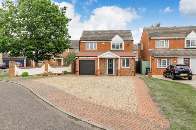 Eliot Close, Newport Pagnell MK16 4 bed detached house for sale