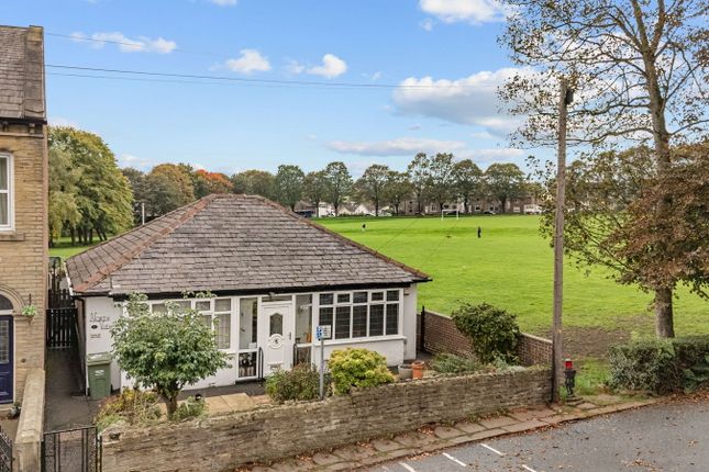 Garden Road, Brighouse HD6 2 bed detached bungalow for sale