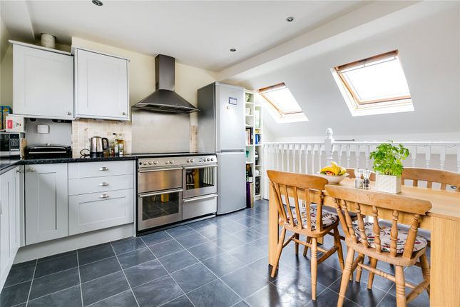 Bronsart Road, Fulham, London 2 bed flat for sale