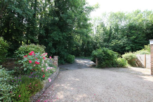 ERMYN WAY, LEATHERHEAD, KT22 4 bed detached house for sale