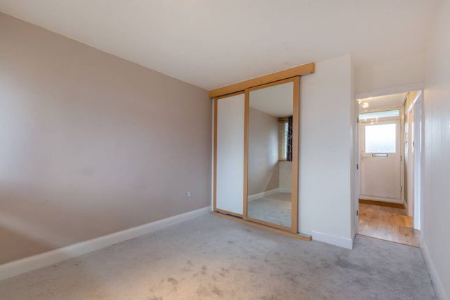 Phipps Bridge Road, Mitcham, CR4 2 bed flat for sale