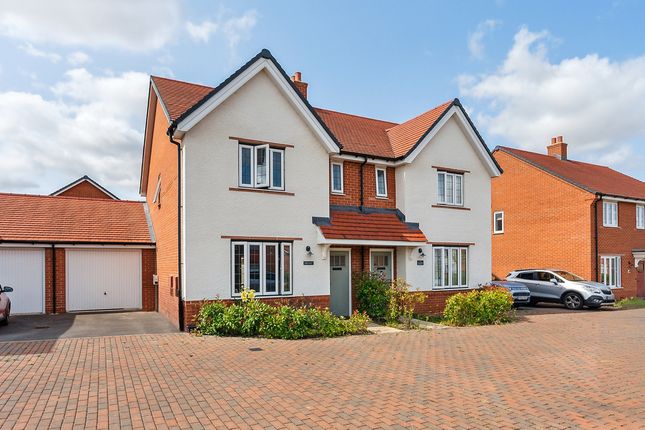 Mcculloch Meadows, Wallingford, OX10 3 bed semi