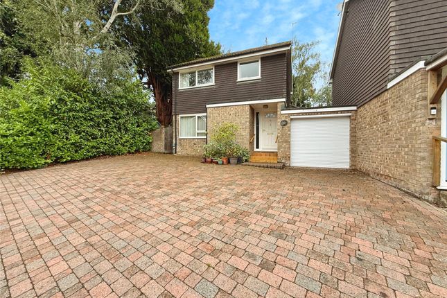Eskdale Way, Surrey GU15 3 bed link detached house for sale