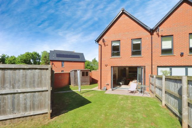 2 bedroom semi-detached house for sale