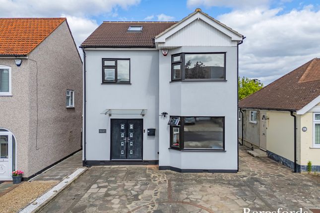5 bed detached house