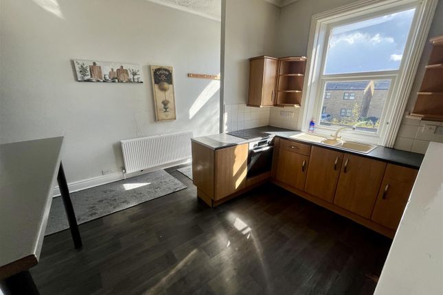 Lowergate, Huddersfield HD3 4 bed terraced house for sale