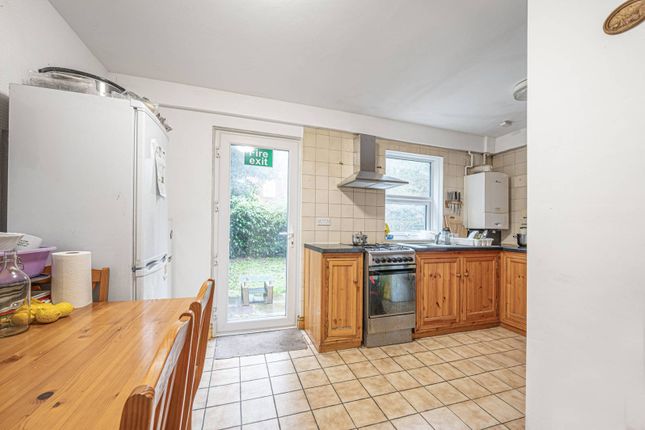Tash Place, New Southgate, London, N11 5 bed terraced house for sale