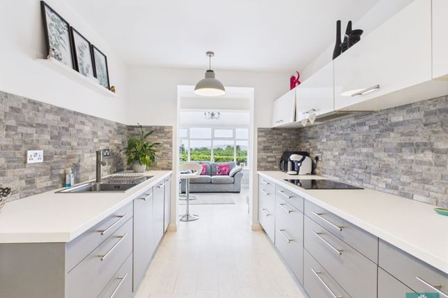 Orchard Grove, Oldham OL2 2 bed detached bungalow for sale
