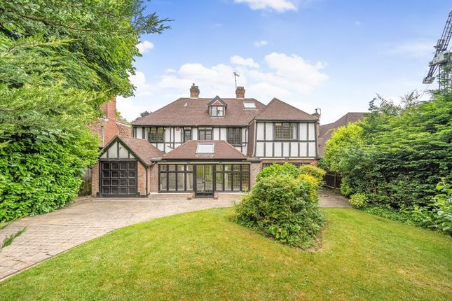 6 bedroom detached house for sale