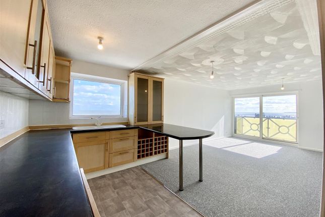 Harbour Towers, Ramsgate, Kent, CT11 2 bed flat for sale